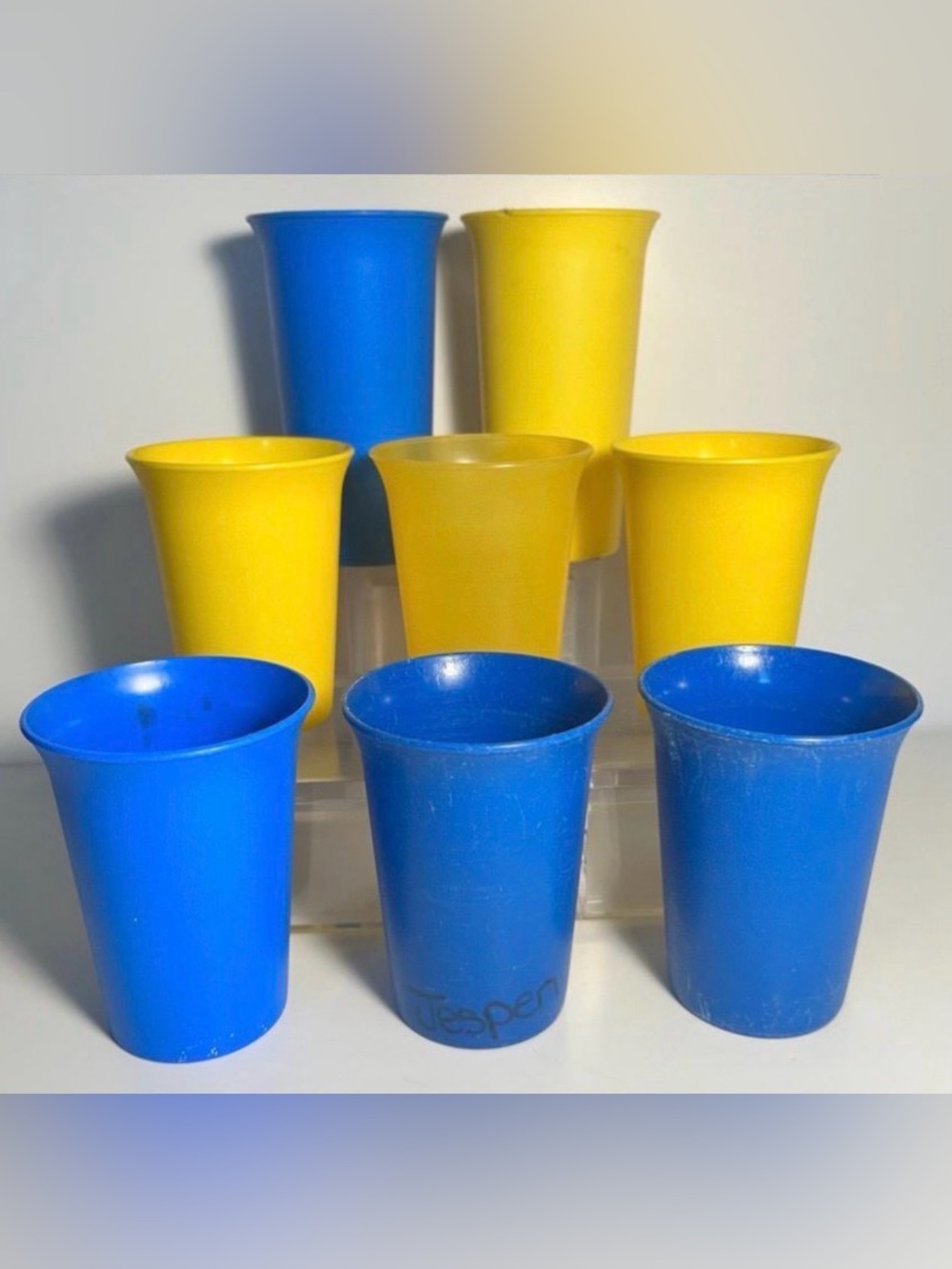 8 Vintage Tupperware Curved Rim Plastic Drinking Cups.